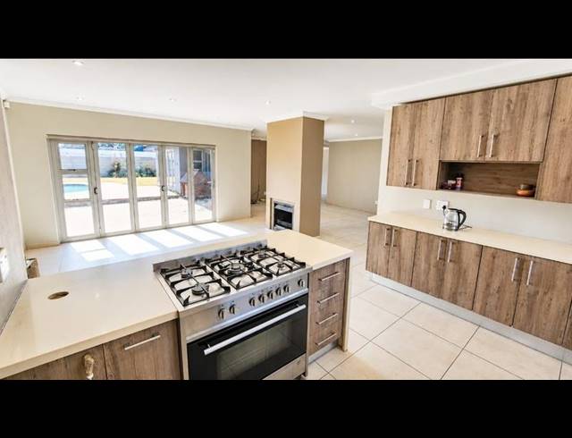 4 BEDROOM HOUSE FOR SALE IN BRACKENHURST
